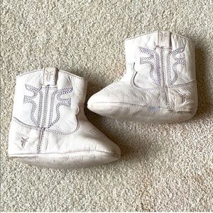 Frye boots pale pink baby booties size 4M.